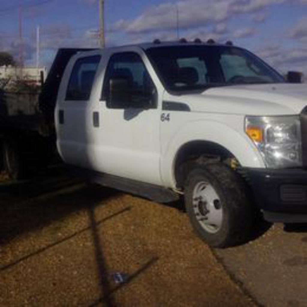 2015 Ford F-350 Super Duty Chassis Cab XL