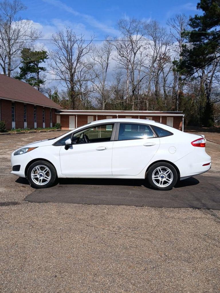 2019 Ford Fiesta SE's photo