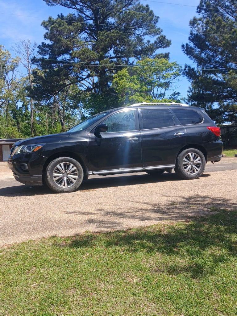 2019 Nissan Pathfinder S 2WD's photo